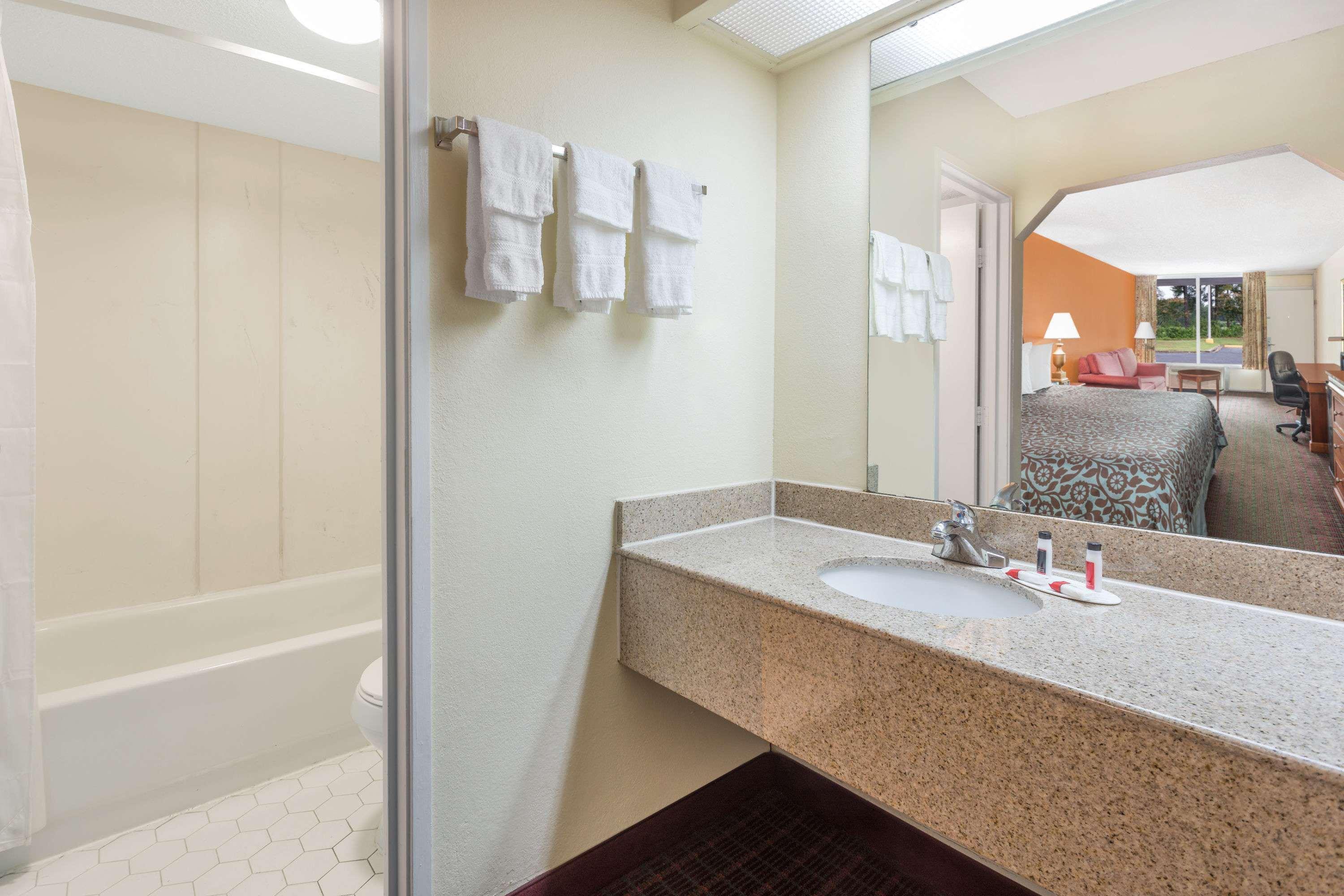 Days Inn By Wyndham Orangeburg South Ngoại thất bức ảnh