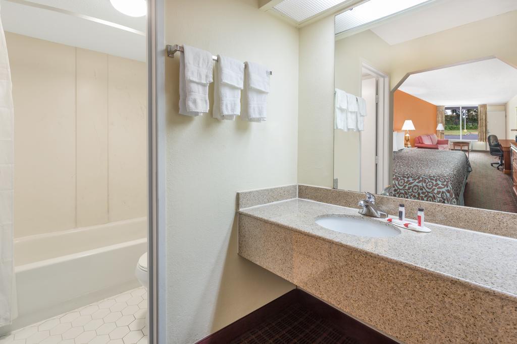 Days Inn By Wyndham Orangeburg South Ngoại thất bức ảnh
